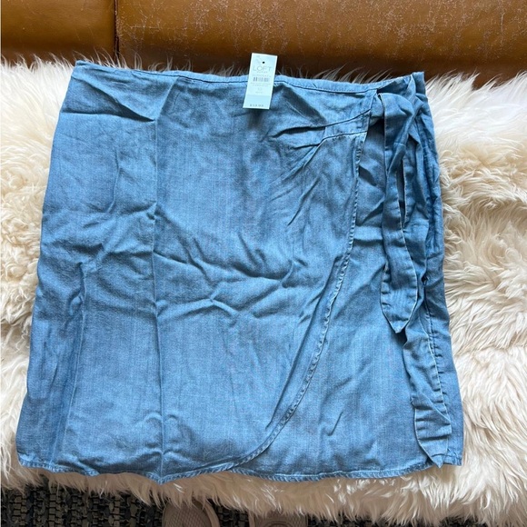 Loft Woman’s Blue Tie Wrap Skirt 💙 - Picture 4 of 7
